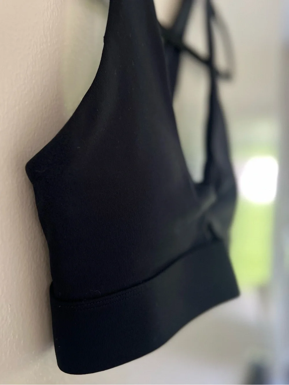 Fabletics Oasis Strappy Twist Sports Bra Athleisure for Gym, Running or Workouts